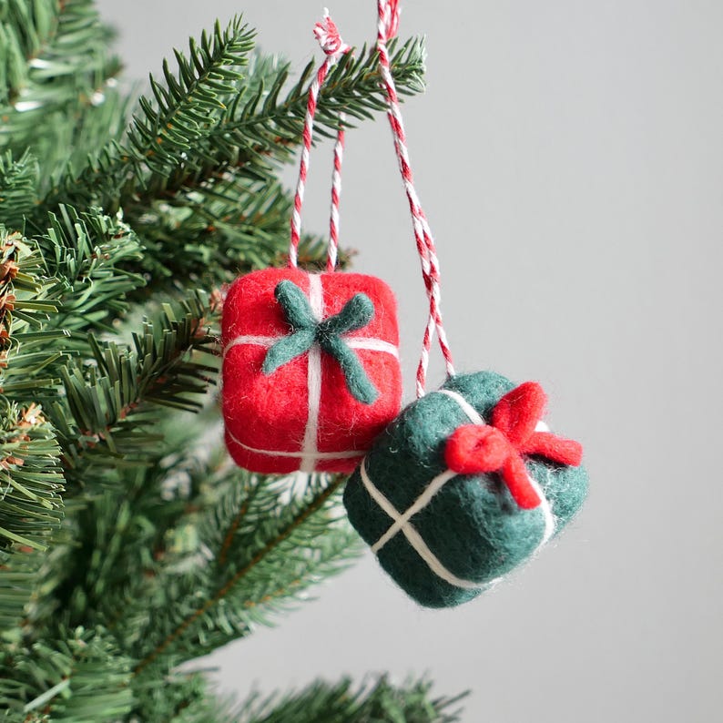 Felt Christmas Gift Box Ornament – Handmade Wool Christmas Tree Decorations, Winter Holiday Ornaments