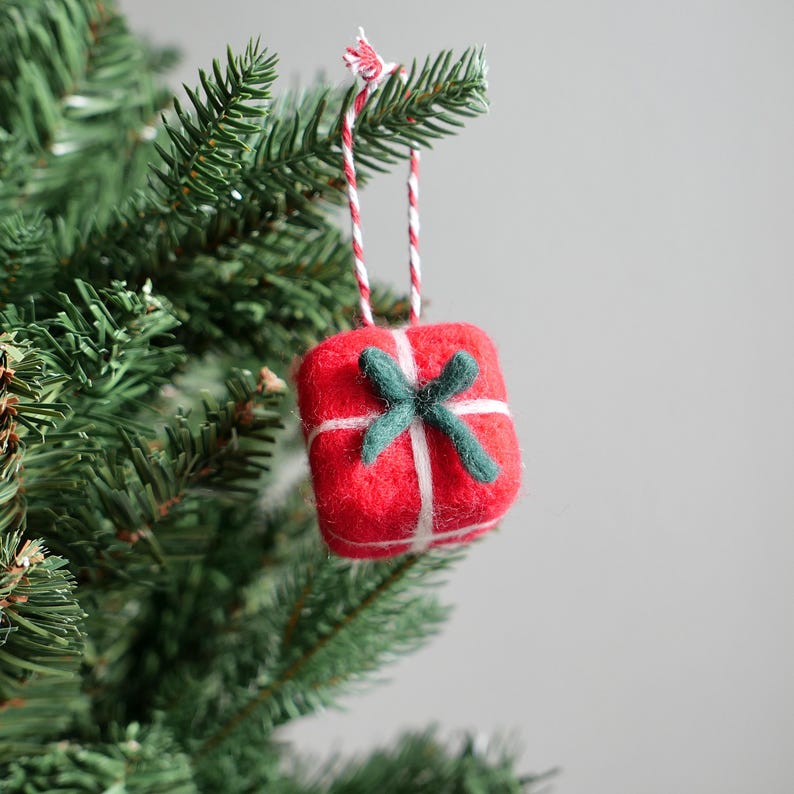Felt Christmas Gift Box Ornament – Handmade Wool Christmas Tree Decorations, Winter Holiday Ornaments
