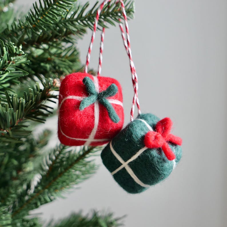 Felt Christmas Gift Box Ornament – Handmade Wool Christmas Tree Decorations, Winter Holiday Ornaments