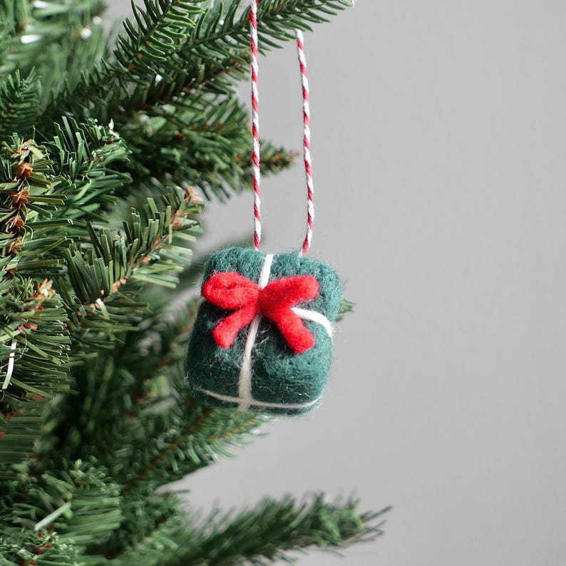 Felt Christmas Gift Box Ornament – Handmade Wool Christmas Tree Decorations, Winter Holiday Ornaments
